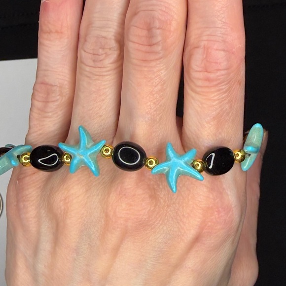 Black Onyx and  Howlite gemstone bracelet handmade stretchy - Picture 4 of 5